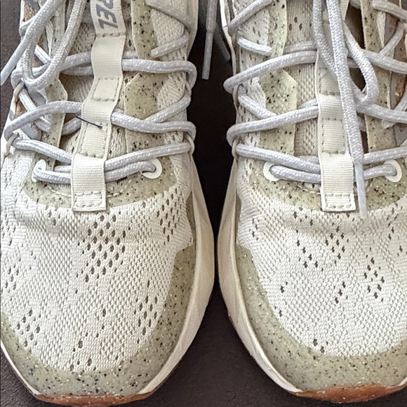 New Balance Tektrel Womens 8 Sneakers Sea Salt Cork Trail Running - Picture 3 of 12